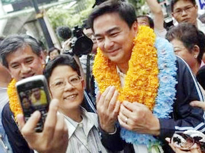 Thủ tướng Abhisit Vejjajiva Ảnh: Getty Images . Thủ tướng Abhisit Vejjajiva Ảnh: Getty Images