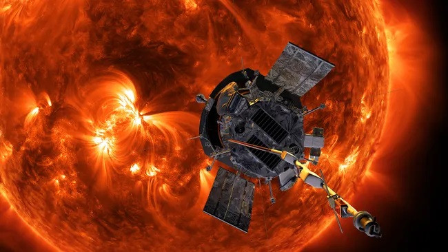 Tàu Parker Solar sẽ đến gần Mặt trời nhất vào ngày 24/12 (Ảnh: NASA/Johns Hopkins APL/Steve Gribben) Tàu Parker Solar sẽ đến gần Mặt trời nhất vào ngày 24/12 (Ảnh: NASA/Johns Hopkins APL/Steve Gribben)