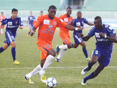 XMXT Sài Gòn (cam) không phải là đội bóng duy nhất bị trừ điểm trong lịch sử bóng đá Việt Nam