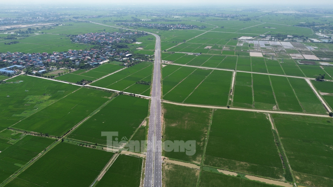 Tháng 10/2020, UBND TP. Hà Nội phê duyệt dự án đầu tư xây dựng đường trục phát triển kinh tế huyện Thanh Oai dài 6,5 km với 6 làn xe. Dự án có tổng mức đầu tư gần 524 tỷ đồng từ nguồn ngân sách thành phố. Sau một thời gian thi công, hiện dự án đã sắp hoàn thành.