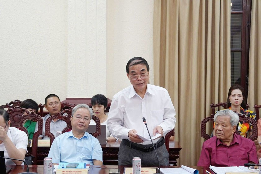 PGS.TS. Vũ Văn Phúc, Phó Chủ tịch Hội đồng Khoa học các cơ quan Đảng Trung ương, nguyên Tổng Biên tập Tạp chí Cộng sản phát biểu tại tọa đàm. PGS.TS. Vũ Văn Phúc, Phó Chủ tịch Hội đồng Khoa học các cơ quan Đảng Trung ương, nguyên Tổng Biên tập Tạp chí Cộng sản phát biểu tại tọa đàm.