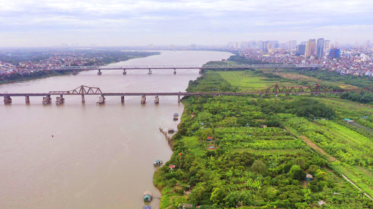 Bãi giữa sông Hồng, quận Hoàn Kiếm, Hà Nội.