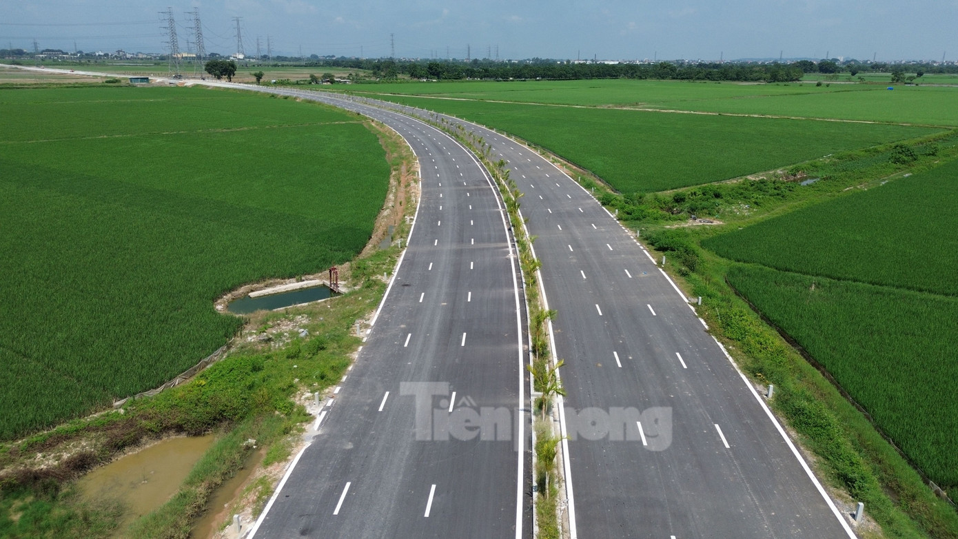 Tuyến đường giao cắt với đường trục phía Nam và đi qua địa bàn các xã Thanh Thùy, Thanh Văn, Tam Hưng và thị trấn Kim Bài (huyện Thanh Oai). Trong đó, điểm đầu tuyến giao với đường tỉnh 427 tại địa bàn xã Thanh Thùy và điểm cuối giao với đê tả Đáy, thị trấn Kim Bài.