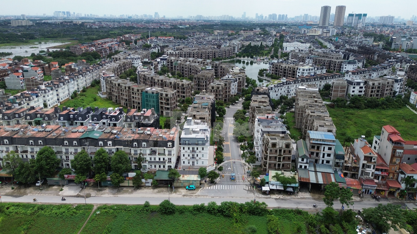 Tuy nhiên, nhiều nhà đầu tư cho rằng, loại sản phẩm này khó thanh khoản bởi tổng số tiền mỗi căn lên đến 20-30 tỷ đồng, khiến những người có nhu cầu ở thật khó tiếp cận.