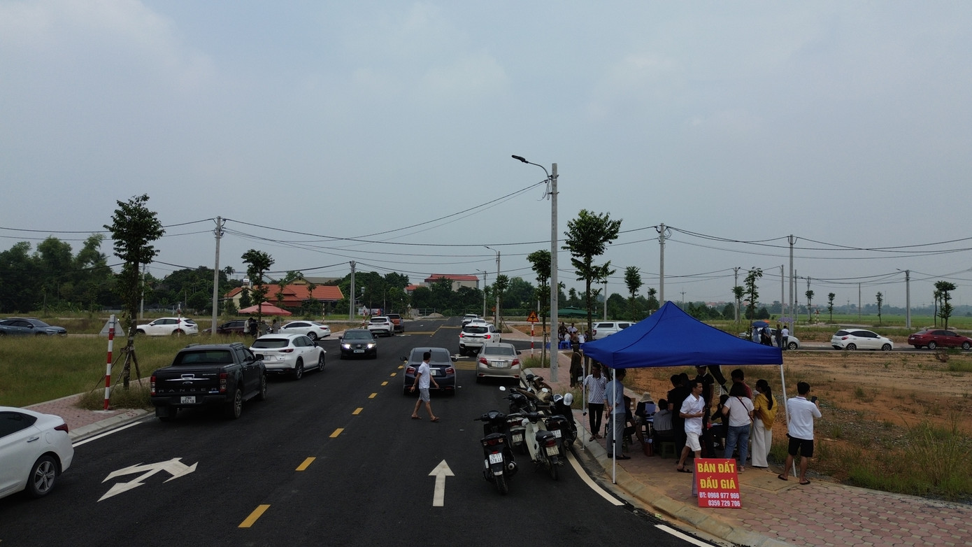 Được biết, thời gian tới huyện Phúc Thọ sẽ tiếp tục đấu giá nhiều lô đất ở khác tại các xã trên địa bàn.