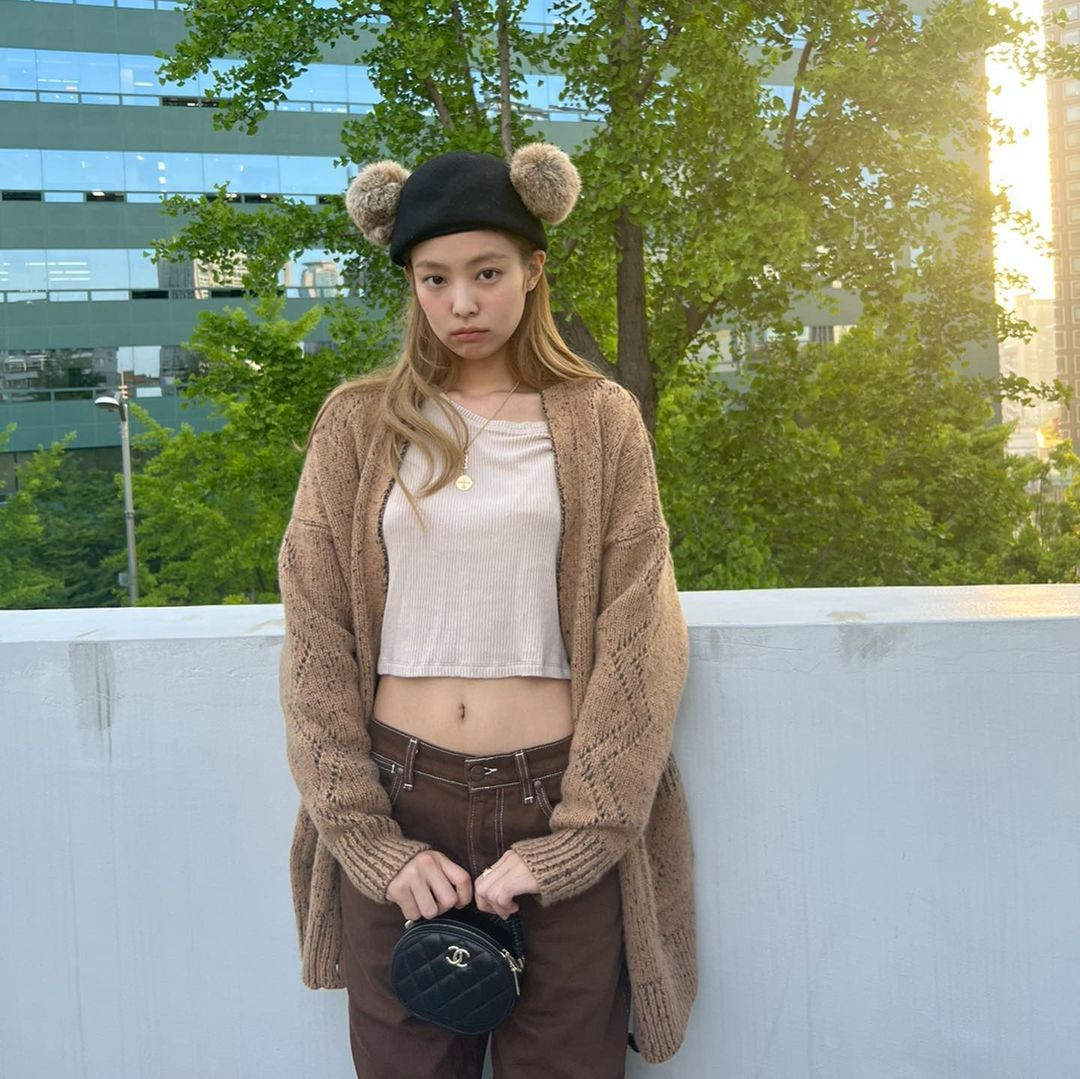 Jennie chia sẻ loạt ảnh về những khoảnh khắc đáng nhớ trong năm cũ trên trang cá nhân. Cô nhắn nhủ: “Tạm biệt 2022 và cảm ơn!”. Ảnh: IG.