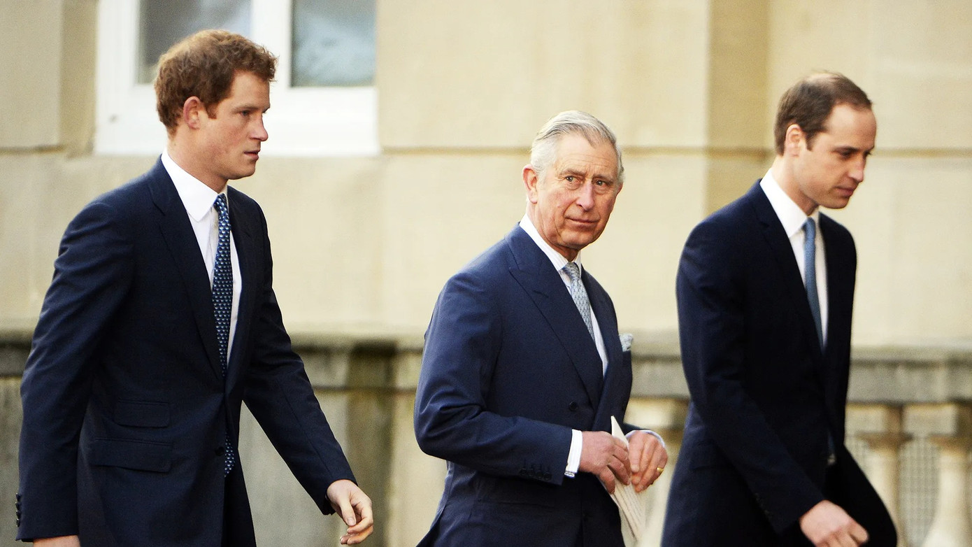 Vua Charles cầu xin hai con trai ngừng gây chiến.