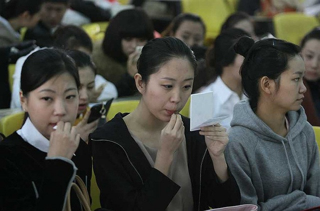 Nhiều thí sinh tranh thủ 