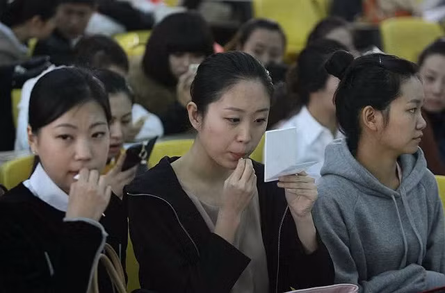 Nhiều thí sinh tranh thủ 