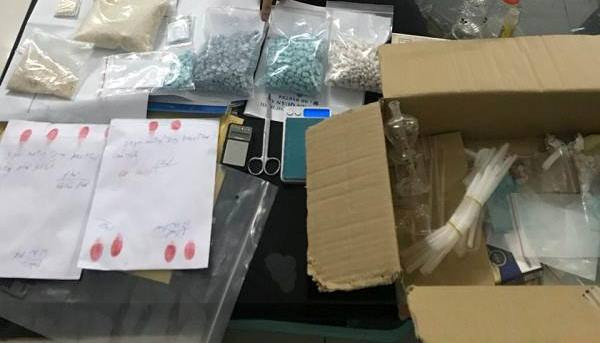 Dân chơi thủ dao kiếm, đi xe phân khối lớn buôn ma túy ảnh 1