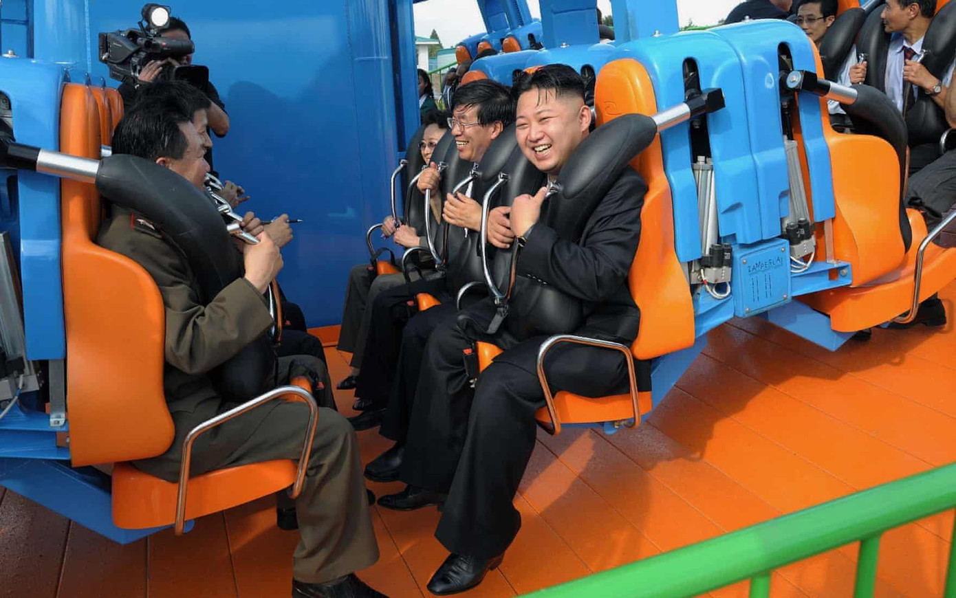 Ông Kim Jong-un bắt đầu lên nắm quyền ở Triều Tiên vào cuối năm 2011 đầu năm 2012. Trong ảnh, ông Kim đi thăm khu vui chơi Rungna ở Bình Nhưỡng vào tháng 7/2012. Ảnh: AP Ông Kim Jong-un bắt đầu lên nắm quyền ở Triều Tiên vào cuối năm 2011 đầu năm 2012. Trong ảnh, ông Kim đi thăm khu vui chơi Rungna ở Bình Nhưỡng vào tháng 7/2012. Ảnh: AP