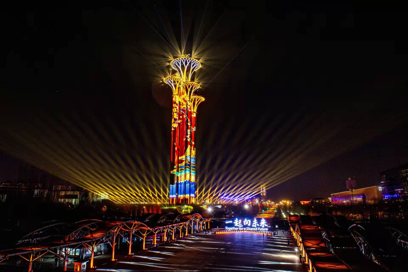 Màn trình diễn ánh sáng đếm ngược mừng năm mới ở tháp Olympic (Bắc Kinh, Trung Quốc). Ảnh: Twitter Màn trình diễn ánh sáng đếm ngược mừng năm mới ở tháp Olympic (Bắc Kinh, Trung Quốc). Ảnh: Twitter