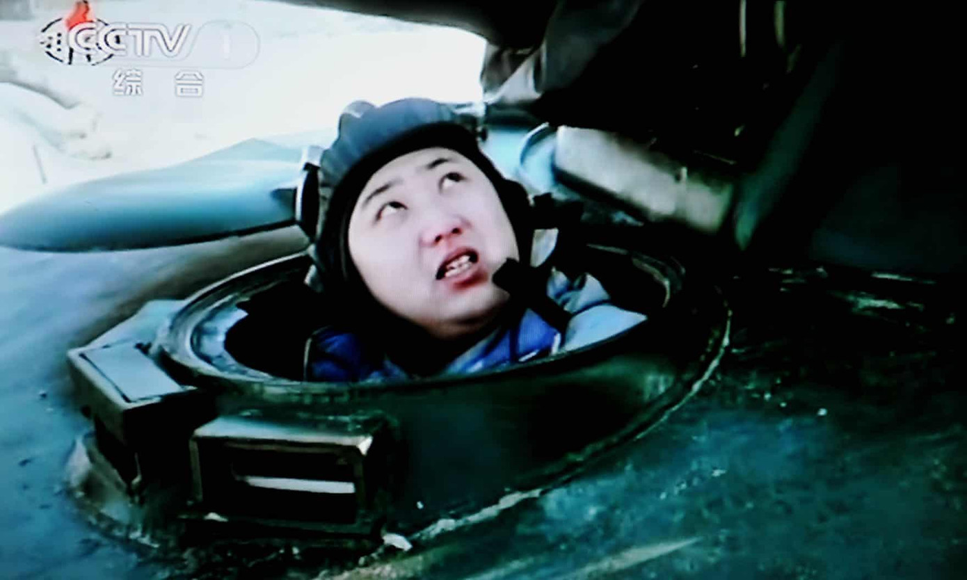 Truyền hình nhà nước Triều Tiên công bố hình ảnh nhà lãnh đạo trẻ tuổi lái xe tăng, cưỡi ngựa, giám sát các cuộc tập trận. Đoạn phim phát sóng năm 2012. Ảnh: REX Truyền hình nhà nước Triều Tiên công bố hình ảnh nhà lãnh đạo trẻ tuổi lái xe tăng, cưỡi ngựa, giám sát các cuộc tập trận. Đoạn phim phát sóng năm 2012. Ảnh: REX