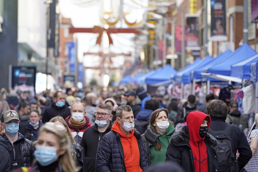 Đường phố Dublin (Ireland) đông đúc trước Giáng sinh. Ảnh: AP Đường phố Dublin (Ireland) đông đúc trước Giáng sinh. Ảnh: AP