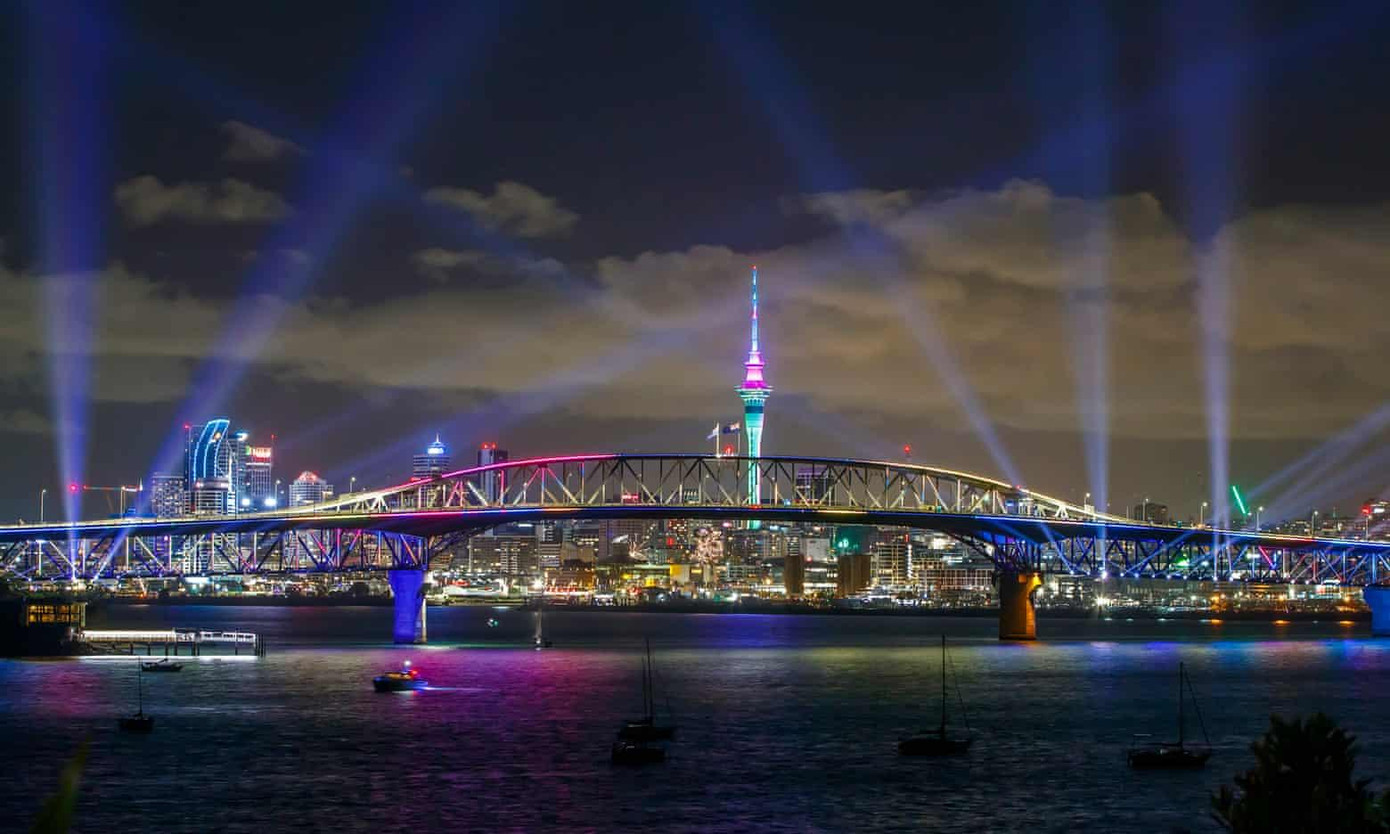 Trình diễn ánh sáng mừng năm mới 2022 ở New Zealand. Quốc gia này vừa bước sang năm mới 2022 vào lúc 18h (giờ Việt Nam). Ảnh: Getty Trình diễn ánh sáng mừng năm mới 2022 ở New Zealand. Quốc gia này vừa bước sang năm mới 2022 vào lúc 18h (giờ Việt Nam). Ảnh: Getty