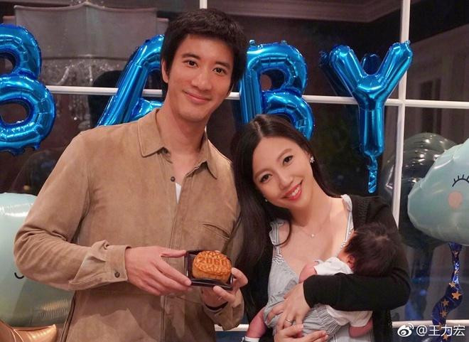 Cha Vương Lực Hoành và con dâu khẩu chiến trên mạng xã hội. Ảnh: 163. Cha Vương Lực Hoành và con dâu khẩu chiến trên mạng xã hội. Ảnh: 163.