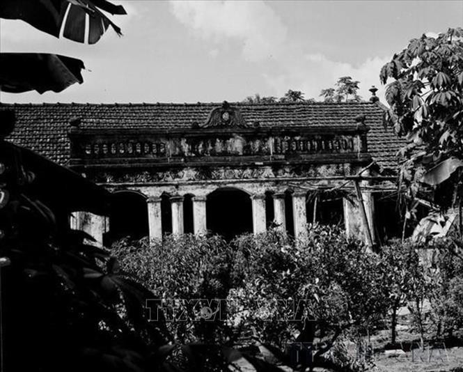 Ngày 18 và 19/12/1946, Ban Thường vụ Trung ương Đảng đã họp hội nghị tại Vạn Phúc (Hà Đông), quyết định phát động toàn quốc kháng chiến. Trong ảnh: Ngôi nhà ở làng Vạn Phúc, nơi Chủ tịch Hồ Chí Minh viết Lời kêu gọi Toàn quốc kháng chiến. Ảnh: TTXVN