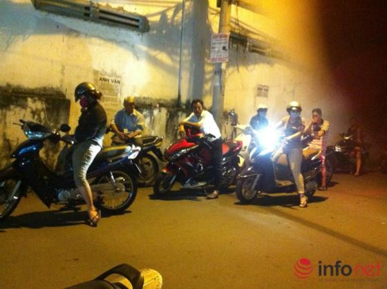 Đêm hôm khuya khoắt, sao bắt học sinh hối hả đến trường? ảnh 3