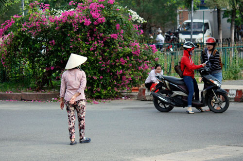 Cò vé lộng hành tại ga Sài Gòn 3
