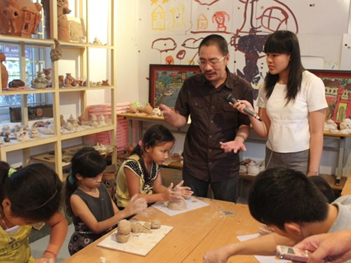 Nữ sinh khiếm thị chế máy đếm tiền phát ra tiếng nói ảnh 1