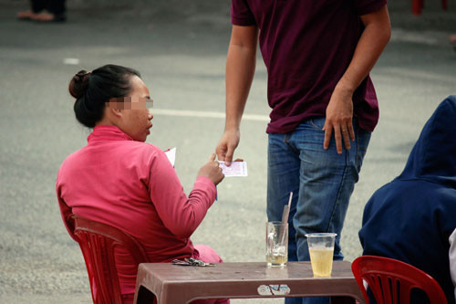 Cò vé ở ga Sài Gòn: Bao nhiêu vé cũng có, về đâu cũng có ảnh 5