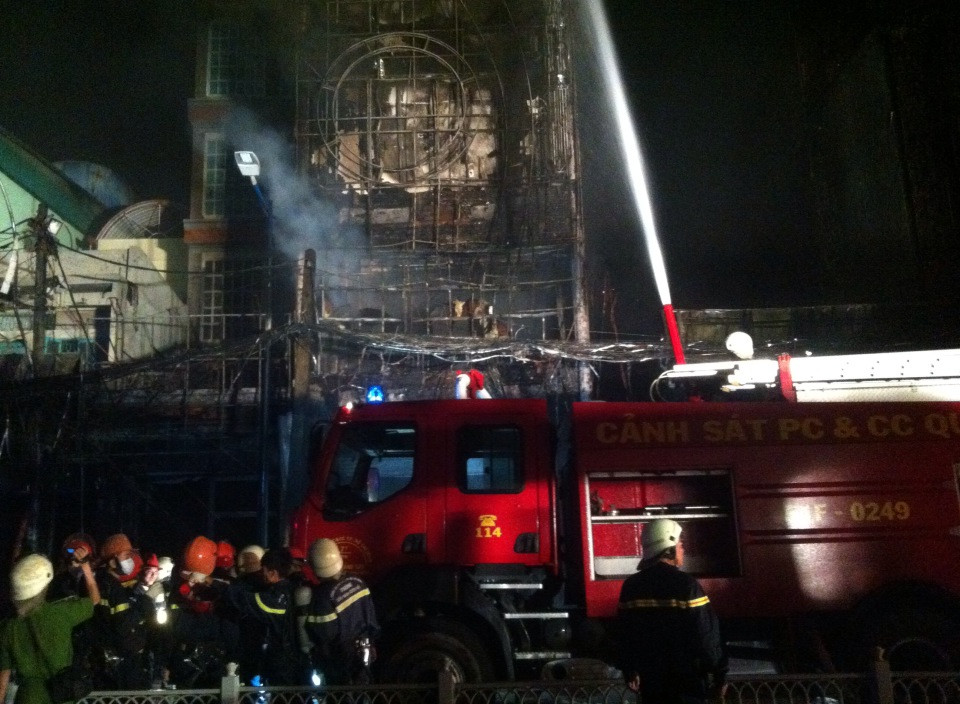 Cháy dữ dội ở trung tâm TP.HCM ảnh 16