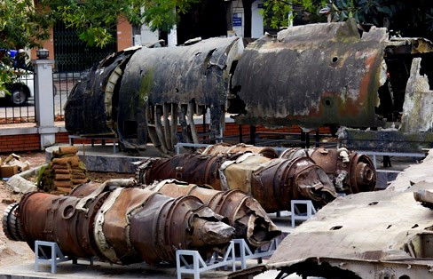 Giây phút vàng trận quyết đấu hạ 'pháo đài bay' B52 ảnh 1