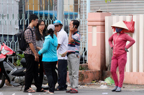 Cò vé lộng hành tại ga Sài Gòn 4