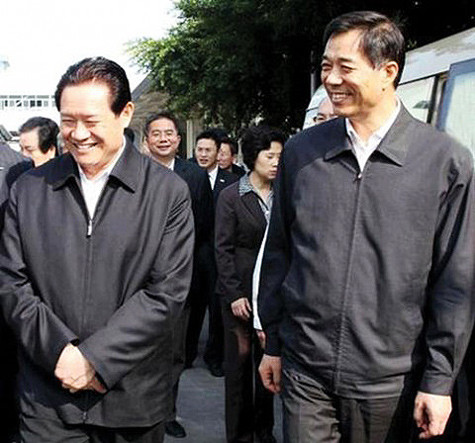 Chu Vĩnh Khang (trái) cùng với Bạc Hy Lai, nguyên Bí thư Trùng Khánh. Bạc Hy Lai đã "ngã ngựa" sau khi cánh tay mặt của Bạc là Vương Lập Quân chạy vào cơ quan đại diện ngoại giao Mỹ tại Thành Đô xin tị nạn chính trị. Án tù chung thân đã được tuyên với ông Bạc và vợ ông Bạc chịu án tử hình treo 2 năm. Ông Chu được xem là người bảo trợ cho ông Bạc về trên con đường chính trị. Ông Bạc thuộc nhóm "Thái tử đảng", con trai của ông Bạc Nhất Ba.