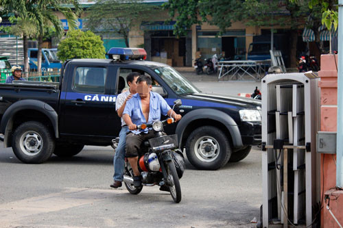 Cò vé ở ga Sài Gòn: Bao nhiêu vé cũng có, về đâu cũng có ảnh 9