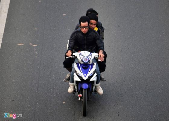 Việc vi phạm luật lệ giao thông ở tuyến cao tốc này diễn ra hàng ngày.