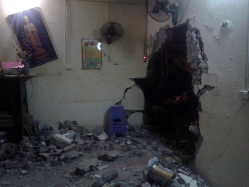 Hà Nội: “Xế hộp” đâm thủng tường nhà văn hóa ảnh 1 Hà Nội: “Xế hộp” đâm thủng tường nhà văn hóa ảnh 1