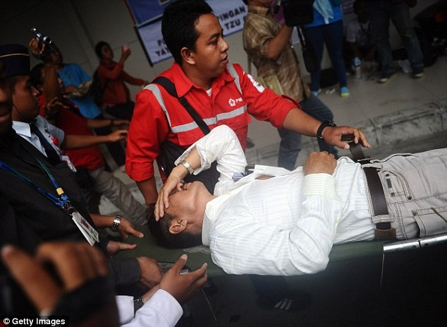 [LIVE] Phát hiện thân máy bay QZ8501 dưới đáy biển ảnh 30