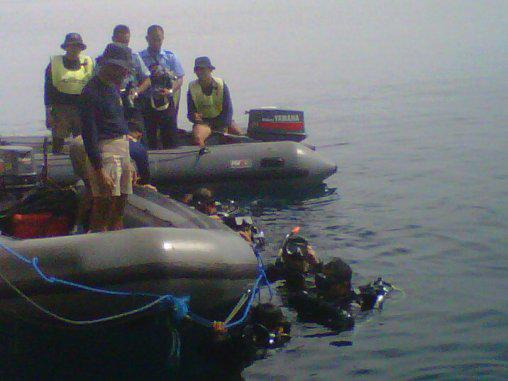 [LIVE] Phát hiện thân máy bay QZ8501 dưới đáy biển ảnh 22