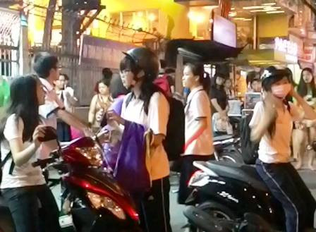 TPHCM sẽ xử lý giáo viên ép học sinh học thêm nhưng... không dễ có được tang chứng.