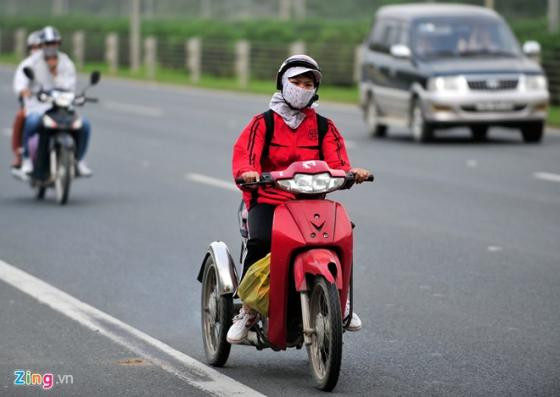 Việc di chuyển vô tư của họ đang trực tiếp gây ra những nguy cơ về tai nạn và lộn xộn về giao thông.
