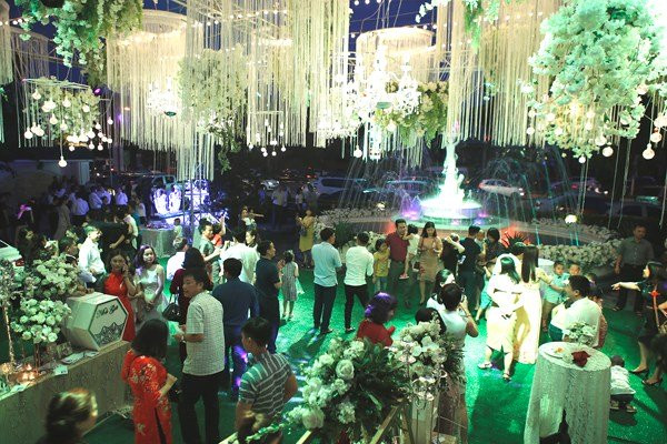 Quang Dũng hát trong ‘siêu’ đám cưới ở Nghệ An gây xôn xao ảnh 2