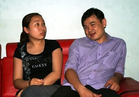 Thầy Trịnh Tuấn (bìa phải) bức xúc vì mình không được hưởng chế độ