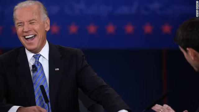 Ông Joe Biden cười sảng khoái