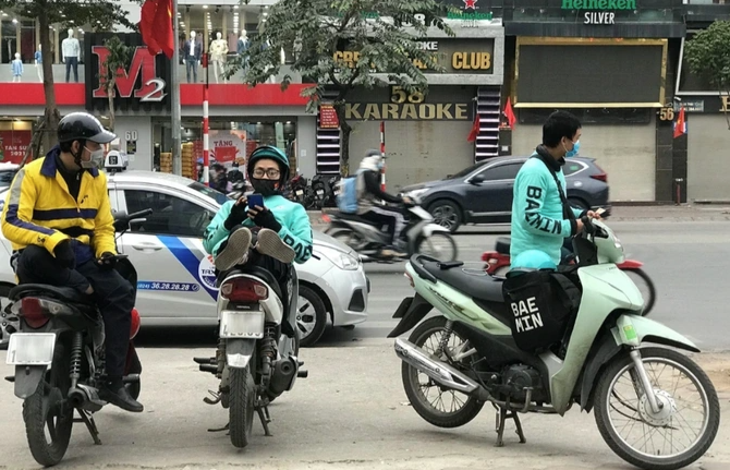 Chuyên gia kinh tế cho rằng, không nên xem nghề lái xe ôm công nghệ là một nghề ổn định (Ảnh minh họa: An Chi) Chuyên gia kinh tế cho rằng, không nên xem nghề lái xe ôm công nghệ là một nghề ổn định (Ảnh minh họa: An Chi)