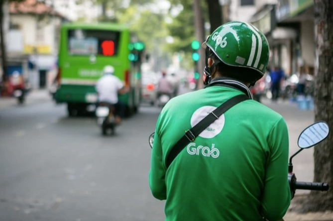 Với thu nhập giảm đến 50%, nhiều tài xế cho hay sẽ tìm một công việc khác phù hợp hơn (Ảnh minh họa: Grab). Với thu nhập giảm đến 50%, nhiều tài xế cho hay sẽ tìm một công việc khác phù hợp hơn (Ảnh minh họa: Grab).