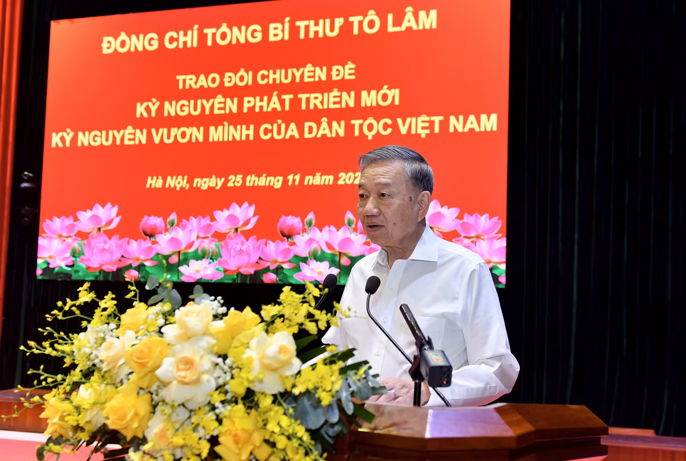 Tổng Bí thư Tô Lâm trao đổi chuyên đề về kỷ nguyên phát triển mới, kỷ nguyên vươn mình của dân tộc.