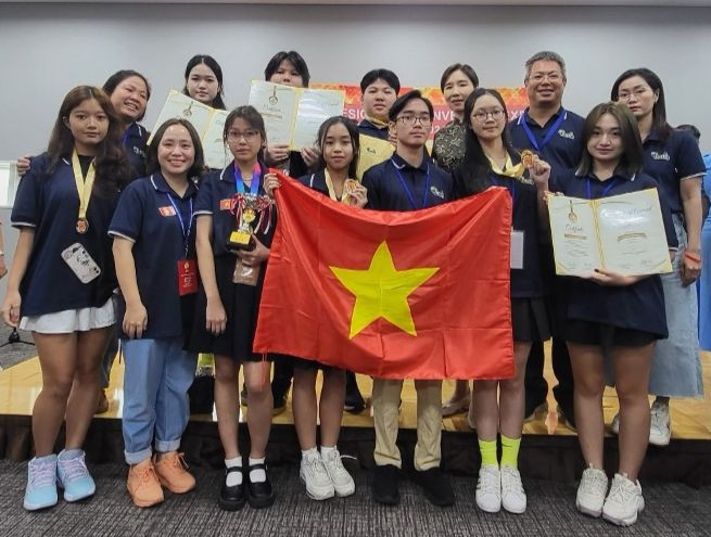 Các đội đến từ Việt Nam tham dự triển lãm