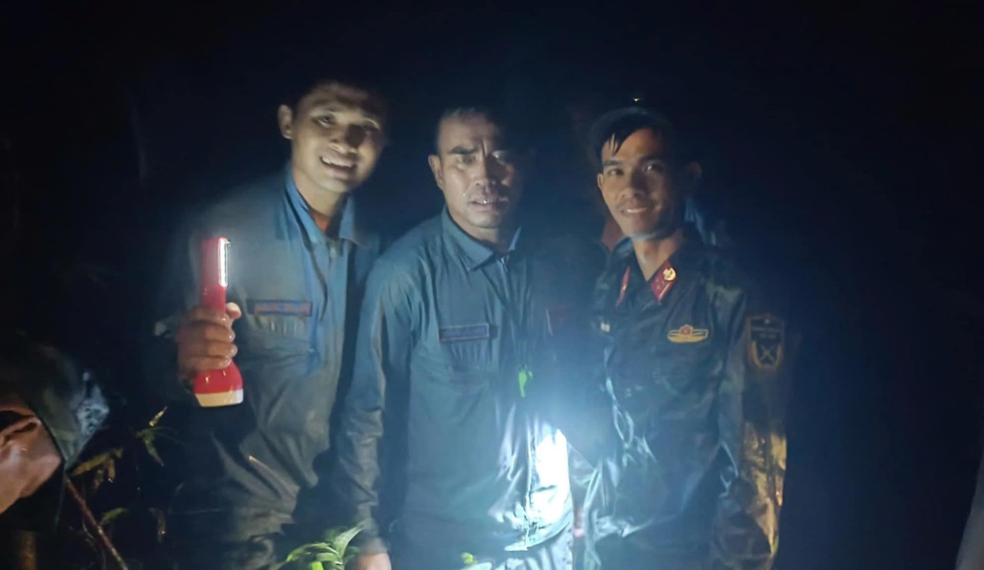 Lực lượng chức năng đã tìm thấy đại tá Nguyễn Văn Sơn (giữa) Lực lượng chức năng đã tìm thấy đại tá Nguyễn Văn Sơn (giữa)