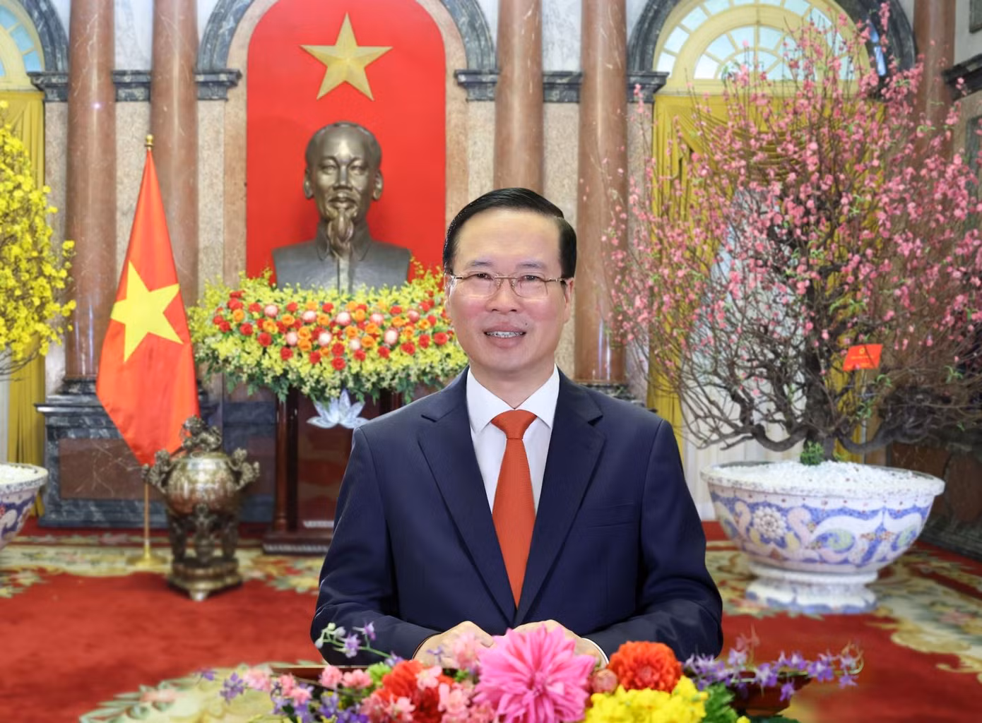 Chủ tịch nước Võ Văn Thưởng chúc Tết cổ truyền Giáp Thìn 2024. Ảnh: Thống Nhất/TTXVN Chủ tịch nước Võ Văn Thưởng chúc Tết cổ truyền Giáp Thìn 2024. Ảnh: Thống Nhất/TTXVN