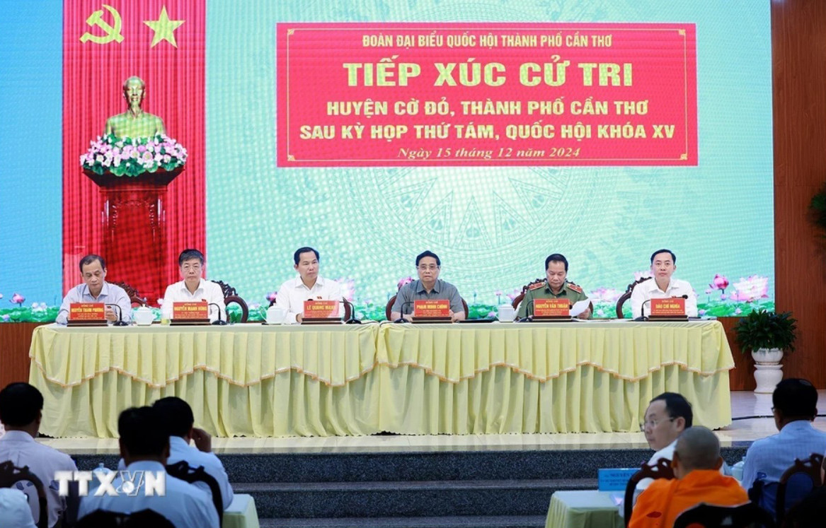 Thủ tướng Phạm Minh Chính và Đoàn đại biểu Quốc hội thành phố Cần Thơ tiếp xúc cử tri huyện Cờ Đỏ