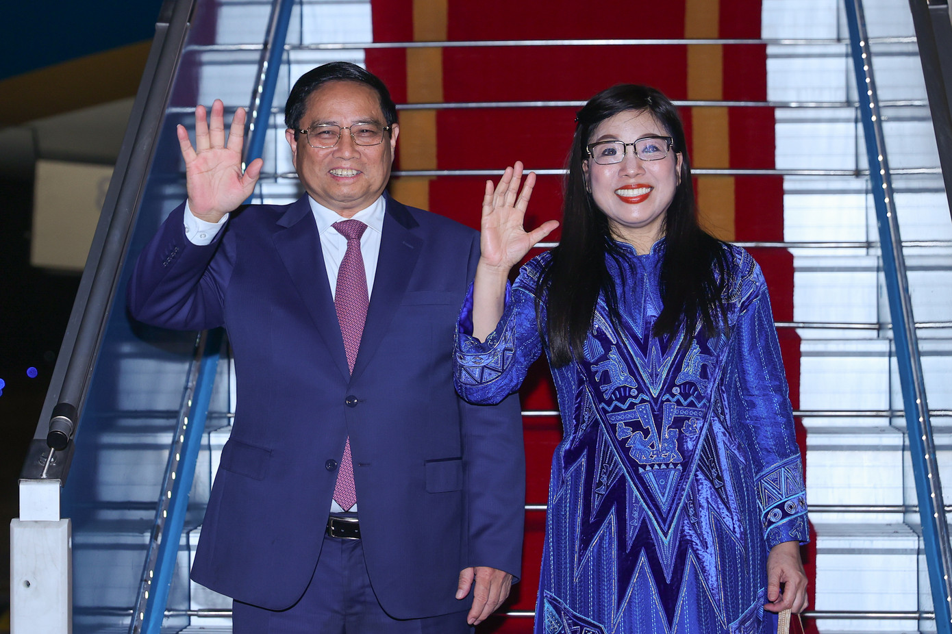 Thủ tướng Phạm Minh Chính và Phu nhân rời Hà Nội, lên đường dự Hội nghị thượng đỉnh G20. Ảnh: Nhật Bắc Thủ tướng Phạm Minh Chính và Phu nhân rời Hà Nội, lên đường dự Hội nghị thượng đỉnh G20. Ảnh: Nhật Bắc