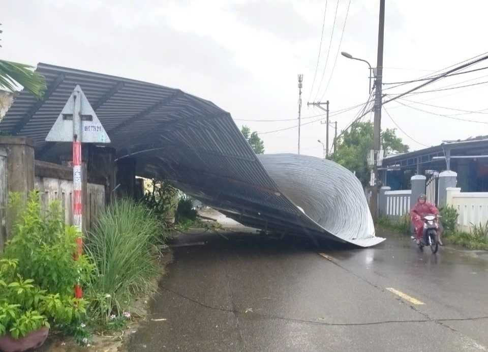 Bão số 6 suy yếu thành áp thấp nhiệt đới, mưa lớn ở nhiều nơi miền Trung ảnh 24 Bão số 6 suy yếu thành áp thấp nhiệt đới, mưa lớn ở nhiều nơi miền Trung ảnh 24