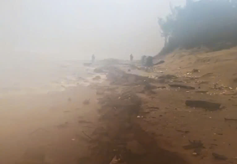 Một đoạn đê cát chắn sóng tại xã Gio Hải bị sạt lở - Ảnh: Báo Quảng Trị Một đoạn đê cát chắn sóng tại xã Gio Hải bị sạt lở - Ảnh: Báo Quảng Trị