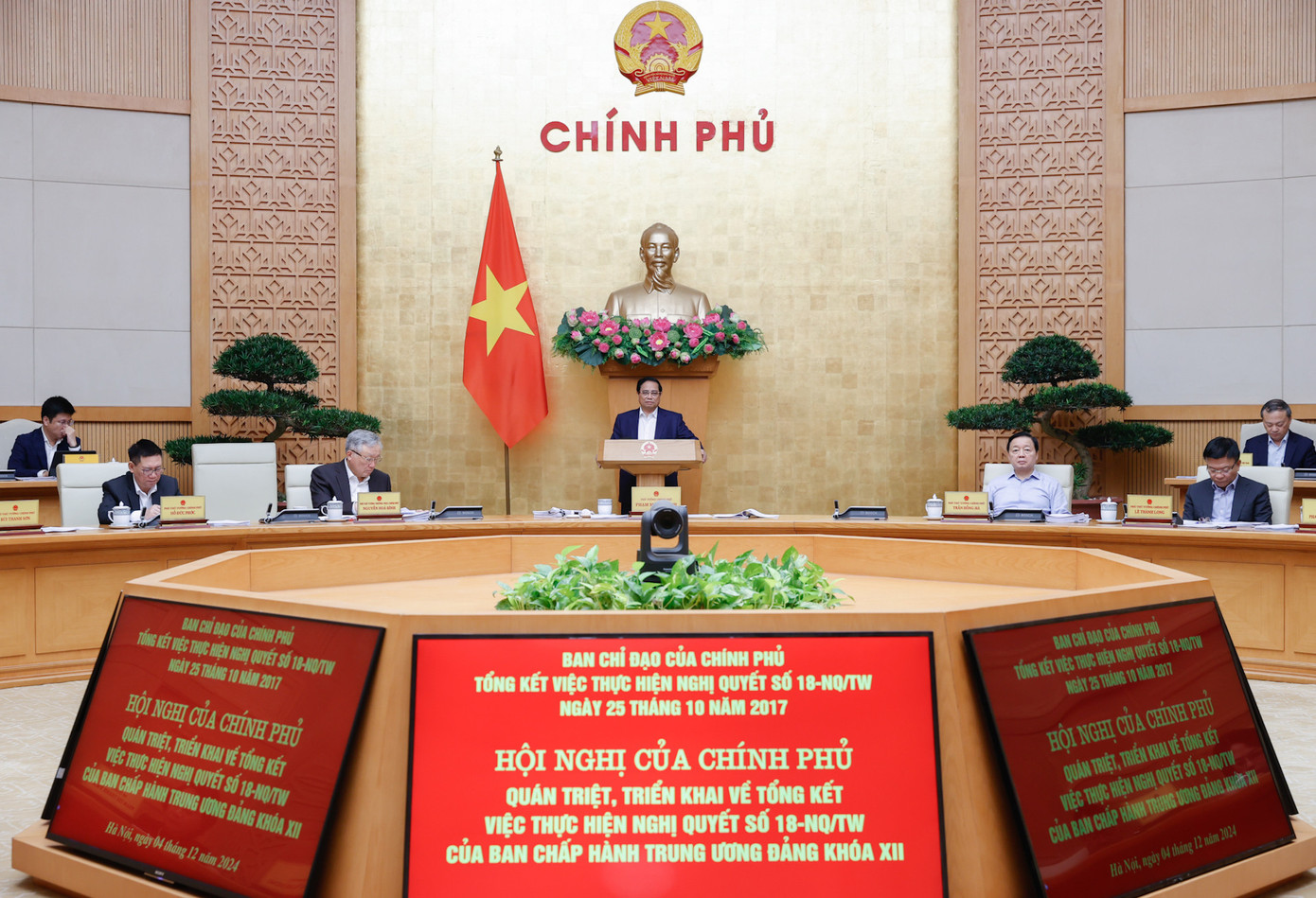 Thủ tướng Phạm Minh Chính chủ trì Hội nghị quán triệt, triển khai về tổng kết việc thực hiện Nghị quyết số 18 vào ngày 4/12. Ảnh: Nhật Bắc Thủ tướng Phạm Minh Chính chủ trì Hội nghị quán triệt, triển khai về tổng kết việc thực hiện Nghị quyết số 18 vào ngày 4/12. Ảnh: Nhật Bắc